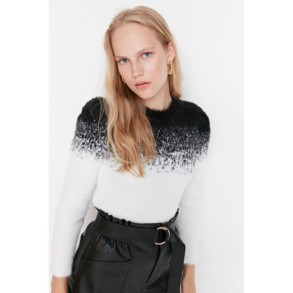 NWT Trendyol Regular fit Crew neck Knitwear Sweater